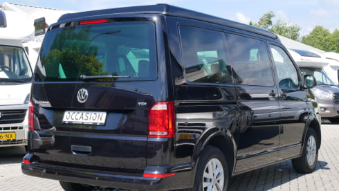 Volkswagen T6 Multivan 5 to 7 seats with pop-up roof!