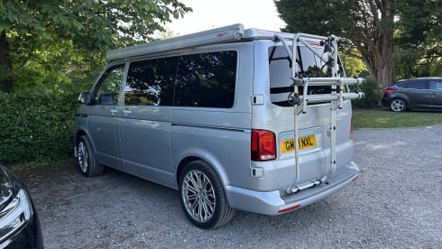 Dolly – 4 berth Volkswagen campervan from 2021