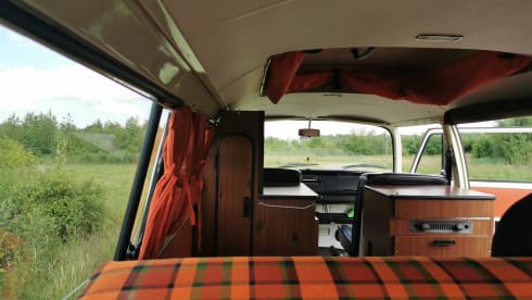 Maxima – A moment back in time with a Volkswagen T2 - Completely restored!