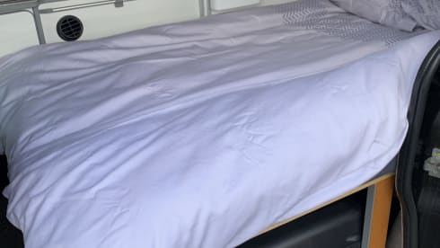VangelaCampervan – 2 berth Renault Trafic auto campervan close to Edinburgh Airport 