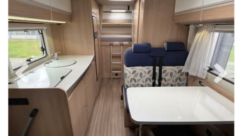Mammoet – Super complete Sunlight A70 alcove for 6 people. 
