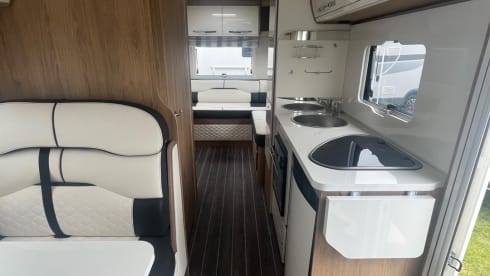 BRYONY – 6 berth Roller Team auto roller 746 