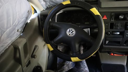 De Gele Bus – On the road with the Yellow Bus! (VW T4 from '99)