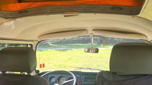 2p Volkswagen campervan uit 1969