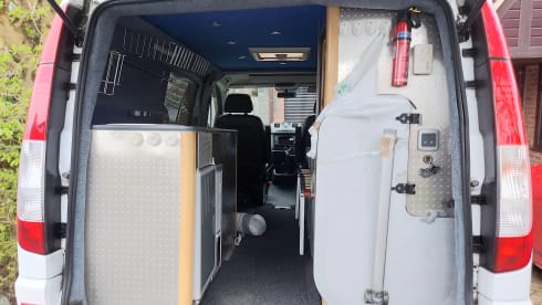Kaptin – 2 berth Mercedes-Benz campervan from 2011