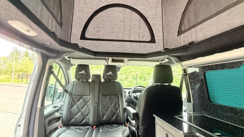 Campervan Ford a 4 posti letto del 2021
