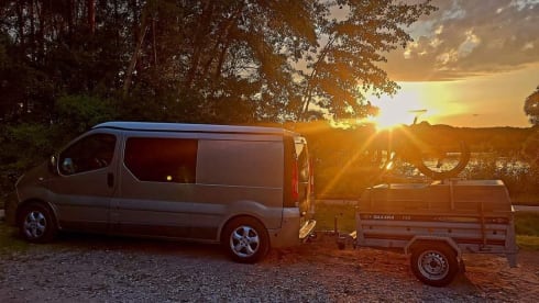 Roza – 4p Renault Camperbus from 2011 - suitable for almost any adventure!