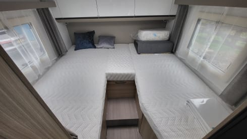 Compact DL – Very spacious camper with air conditioning in the living area and complete inventory