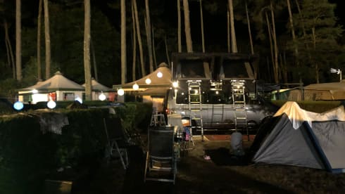 Rooftop party Van  – Happy 4 person Volkswagen party Van.