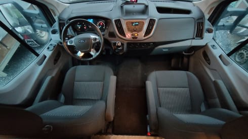 6p Ford alcove from 2017, bunk bed and large seating area