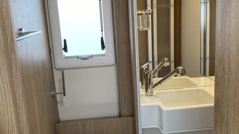 Discovery  – Discovery - 5 berth motorhome