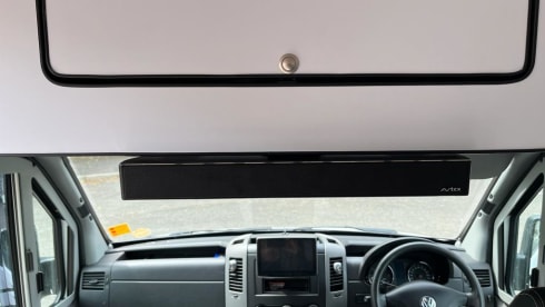 Sheila – Volkswagen Crafter Wohnmobil mit 5 Schlafplätzen (2016)