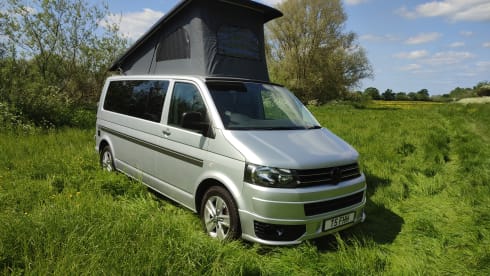 Misty  – *RECENTLY UPGRADED* Fully Heated/ Air-conditioned VW T5 4 berth  Campervan
