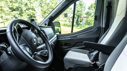 4p 2022 Roller Team – Extra spacious and free camping (330Ah battery, air conditioning and furnishings)