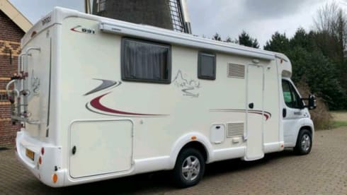 Rapido Camper with Queen Bed