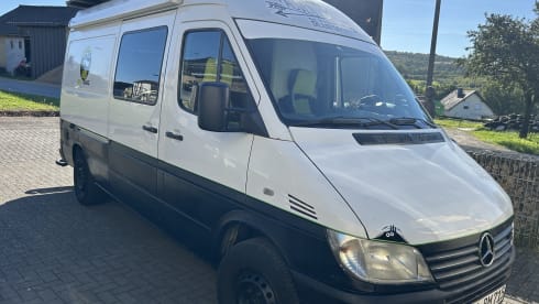 Campino – Camper with electric motorcycle + stand-up paddleboard - 25% discount possible