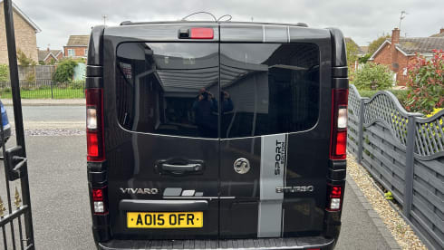 Roma – Superb 4 berth Vauxhall Vivaro campervan LWB