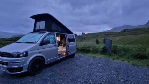 Tommie – 4 person VW, near Airport & major motorways! LWB, PopTop roof + loads more!