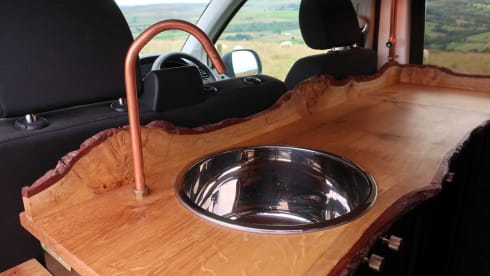 Sully – 2/3 Berth Boutique Off Grid Adventure Van near the Peak District.