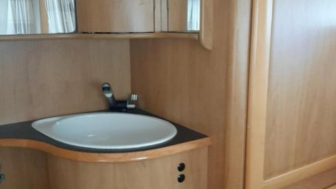 Hymer B654