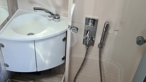 Bigfoot – Campervan, Bravia 636 Swan