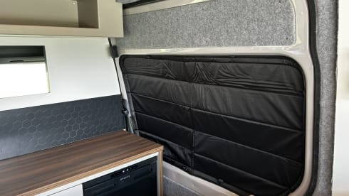 Time Out Campers – 2p Mercedes-Benz bus from 2010