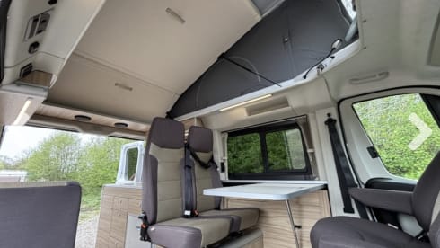 Stoere Duco – Reliable Hymer Sydney urban camper, comfortable, complete inventory