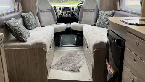 MINDY – 2022 Luxury 4 berth Elddis Magnum GT Motorhome