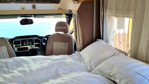 Flash – Chausson Flash 10 with electronic drop down bed