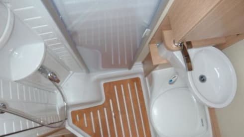 H- type – Compact camper with automatic transmission, luxury camper with all the trimmings