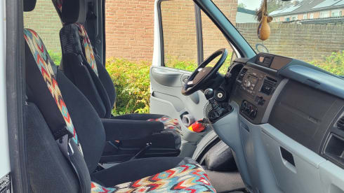 4p Ford campervan uit 2010