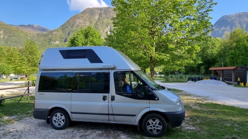 Bop – Ford Nugget with high roof