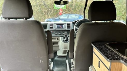Joebow – 4 berth Volkswagen camper van 2018
