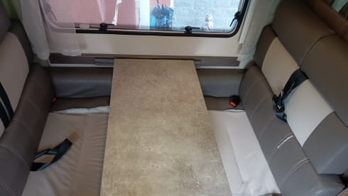 We start with a beautiful Camper Chausson with sloping ceilings for 6 people!