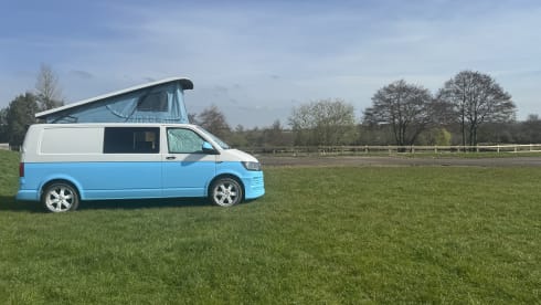 Road surfer – 4 berth Volkswagen campervan from 2017