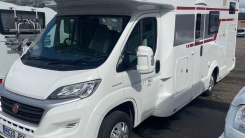 Zefiro Lux – Roller Team 6 berth family motorhome