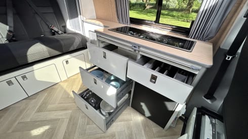 4p Volkswagen campervan uit 2021