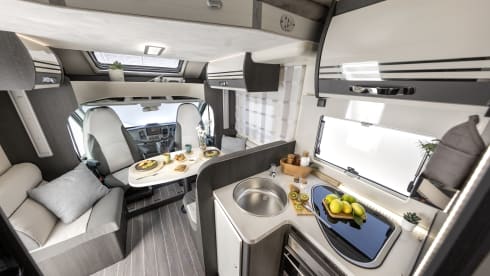 Arlo – New 2025 5 Berth off-grid Motorhome