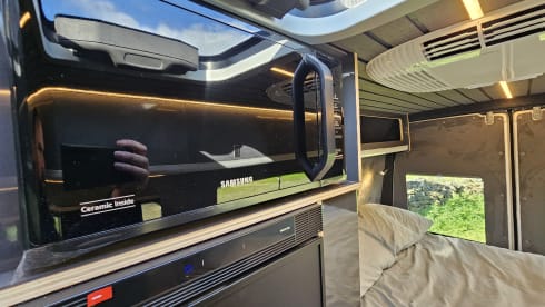 Beresford – 2 berth Mercedes-Benz campervan