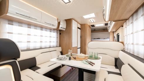 IONA – Luxury RollerTeam Autoroller 707   6 berth/6 seatbelts