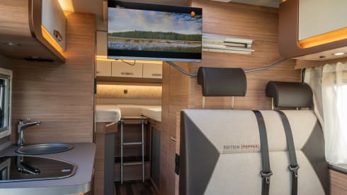 Pepper 2 – New and luxurious Topcamper, automatic transmission, air conditioning, and 180 hp! Our Pepper 2
