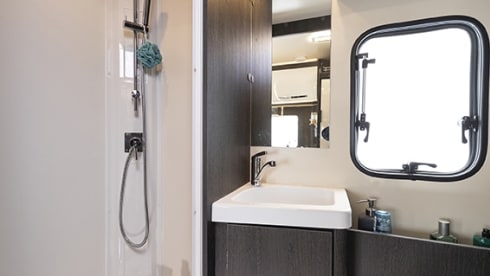 Hurricance – 6-persoons Roller Team halfintegraal uit 2021