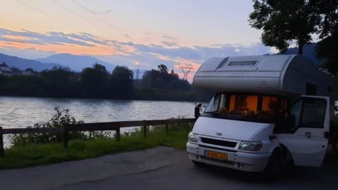 Onze supergezellige camper! – Nice spacious 6 person Ford Rimor 678
