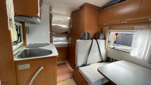 De Dolle Dwaler  – Ideal for families – spacious 6-person camper with all the trimmings