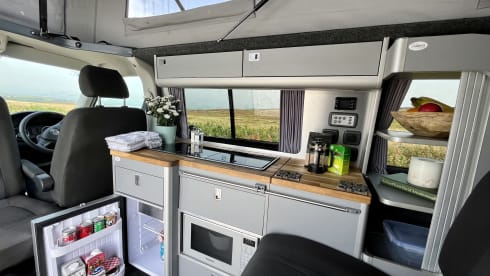 Sally – 4 berth Volkswagen Transporter campervan