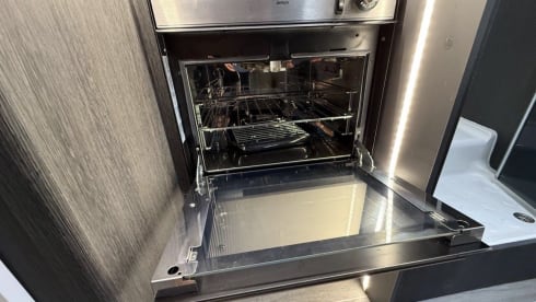 Charlie – High-Spec 5 berth Roller Team Motorhome - Free Wifi & Insurance - 2024