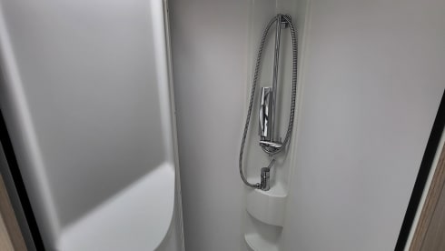 Compact DL – Very spacious camper with air conditioning in the living area and complete inventory
