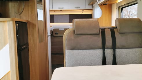 Libby – From 2022!! Good new 4 pers. camper with longitudinal beds and pull-down bed