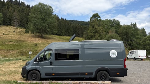 Boulder Bus – Off-Grid Opel Movano 4 gordel plaatsen 