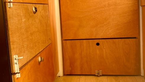 Meddy – 2 persoons ruime Mercedes bus 2009